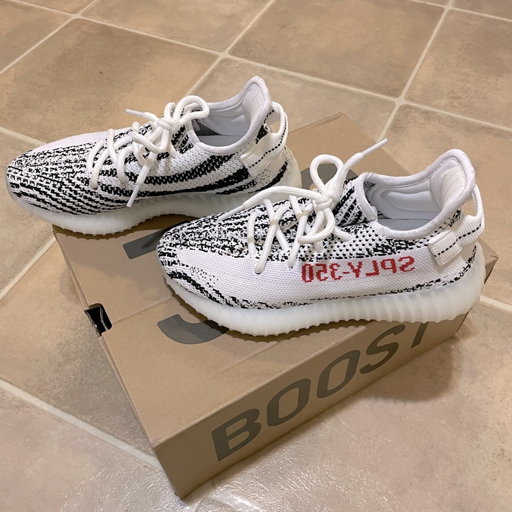 Yezzy Boost 350 V2 “zebra” Big Kids size 4 Brand New